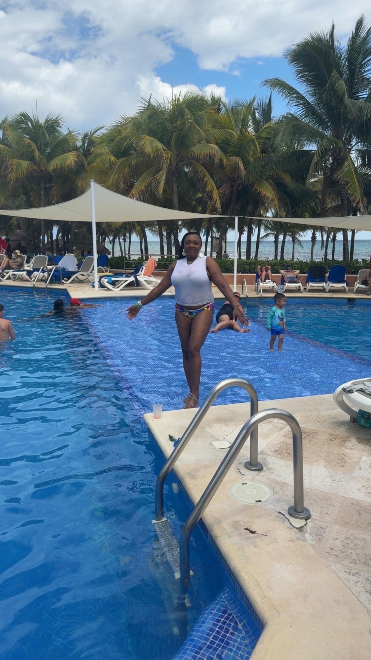 Adult pool at viva maya Wyndham , so much fun and drinks was readily available 