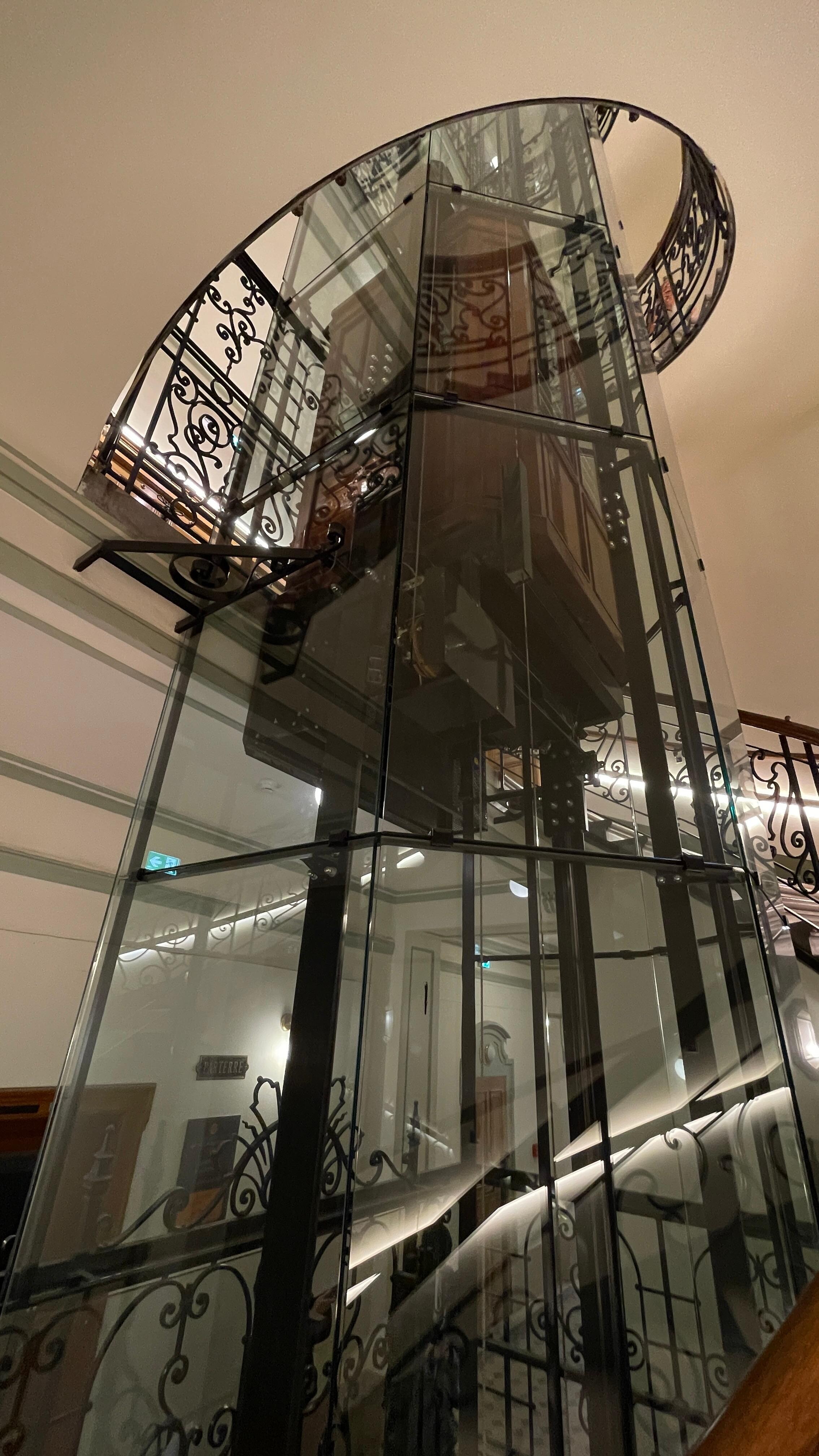 See-through elevator