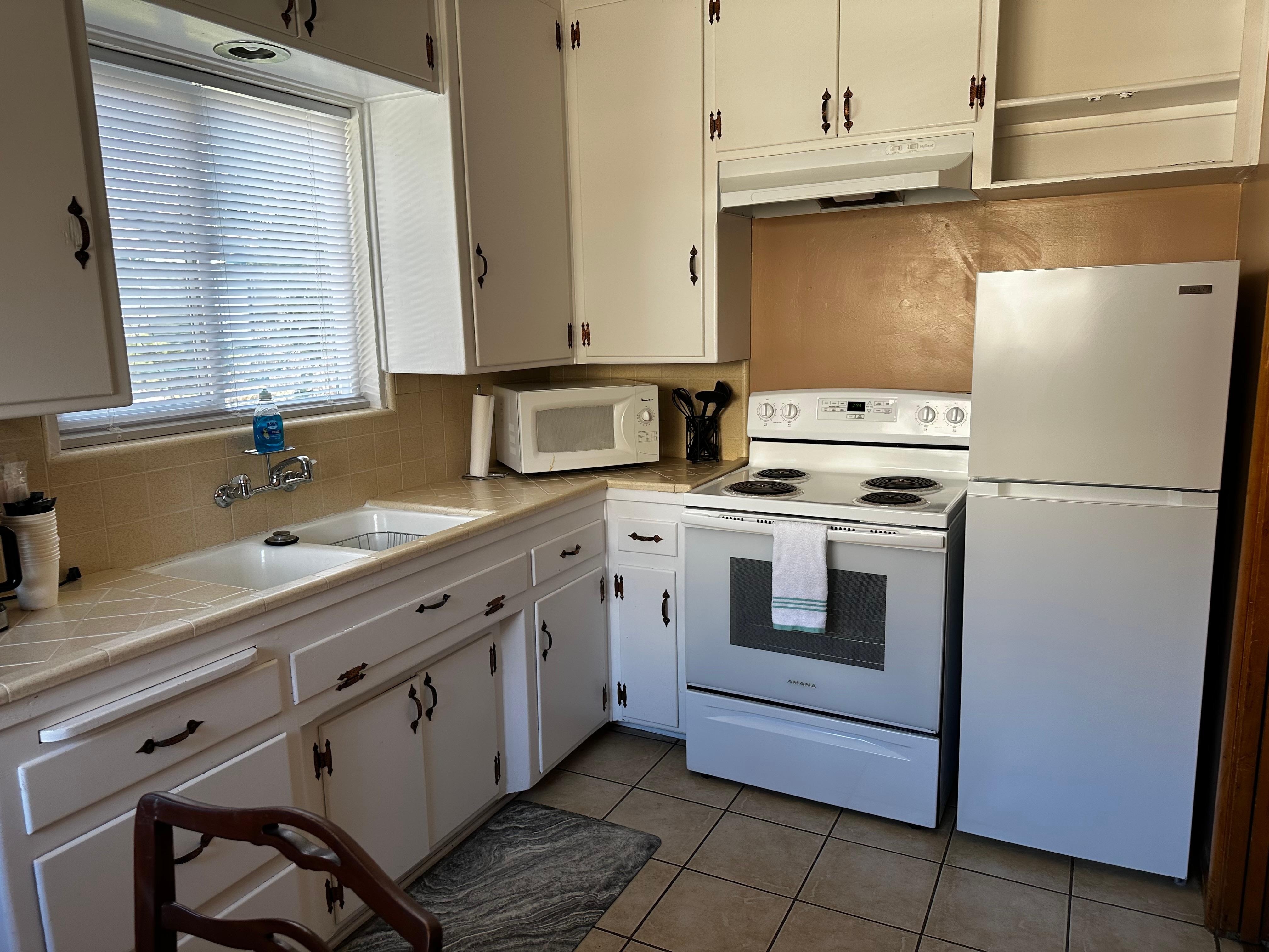 Full kitchen