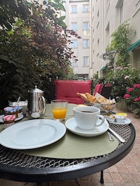 Breakfast on the patio. ❤️🇫🇷