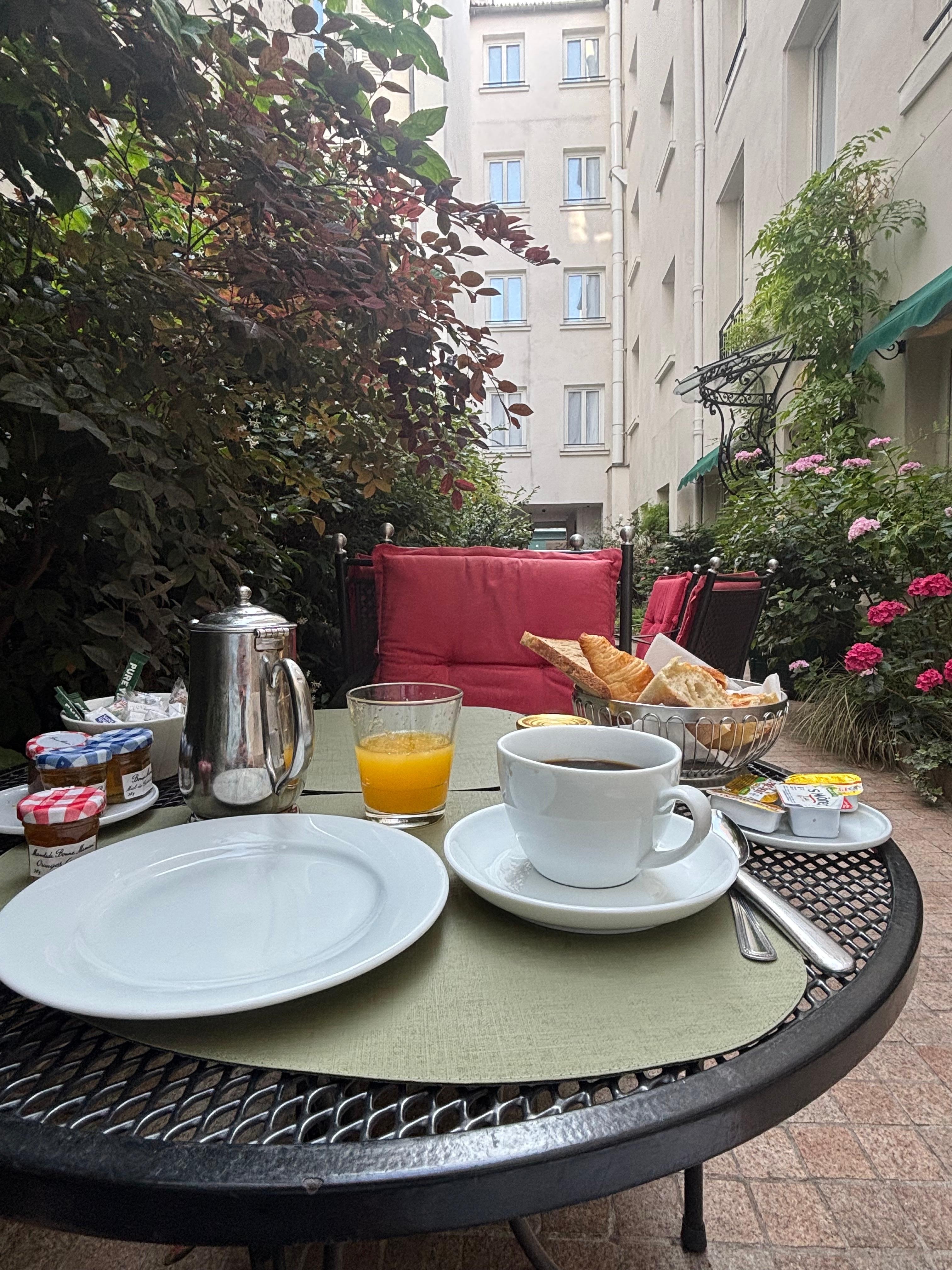 Breakfast on the patio. ❤️🇫🇷