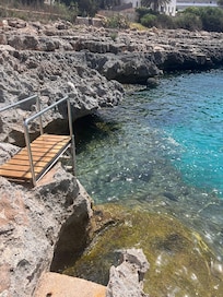 Sea access from hotel poolside