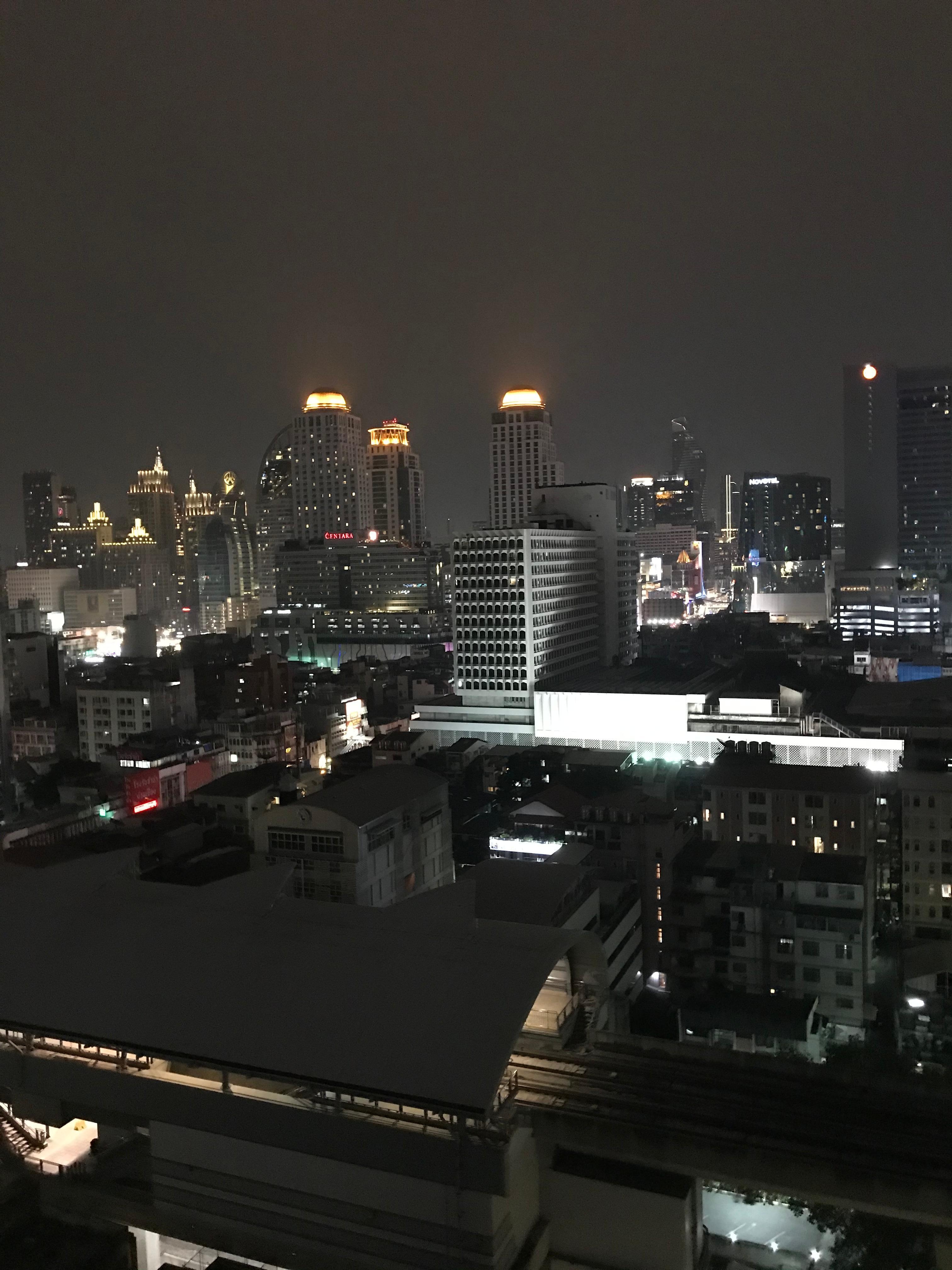 Utsikt fra takterrassen på kveldstid