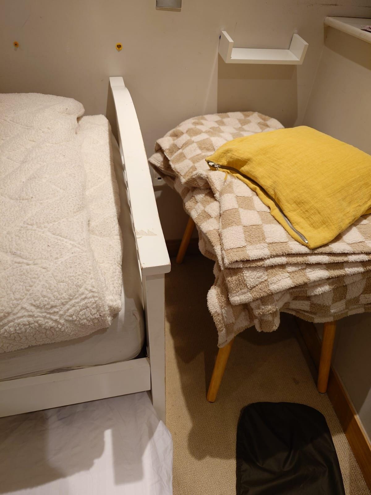 Dirty blankets were the only covers supplied