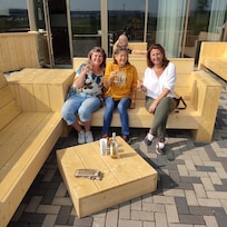Lekker terras waar het goed toeven is.