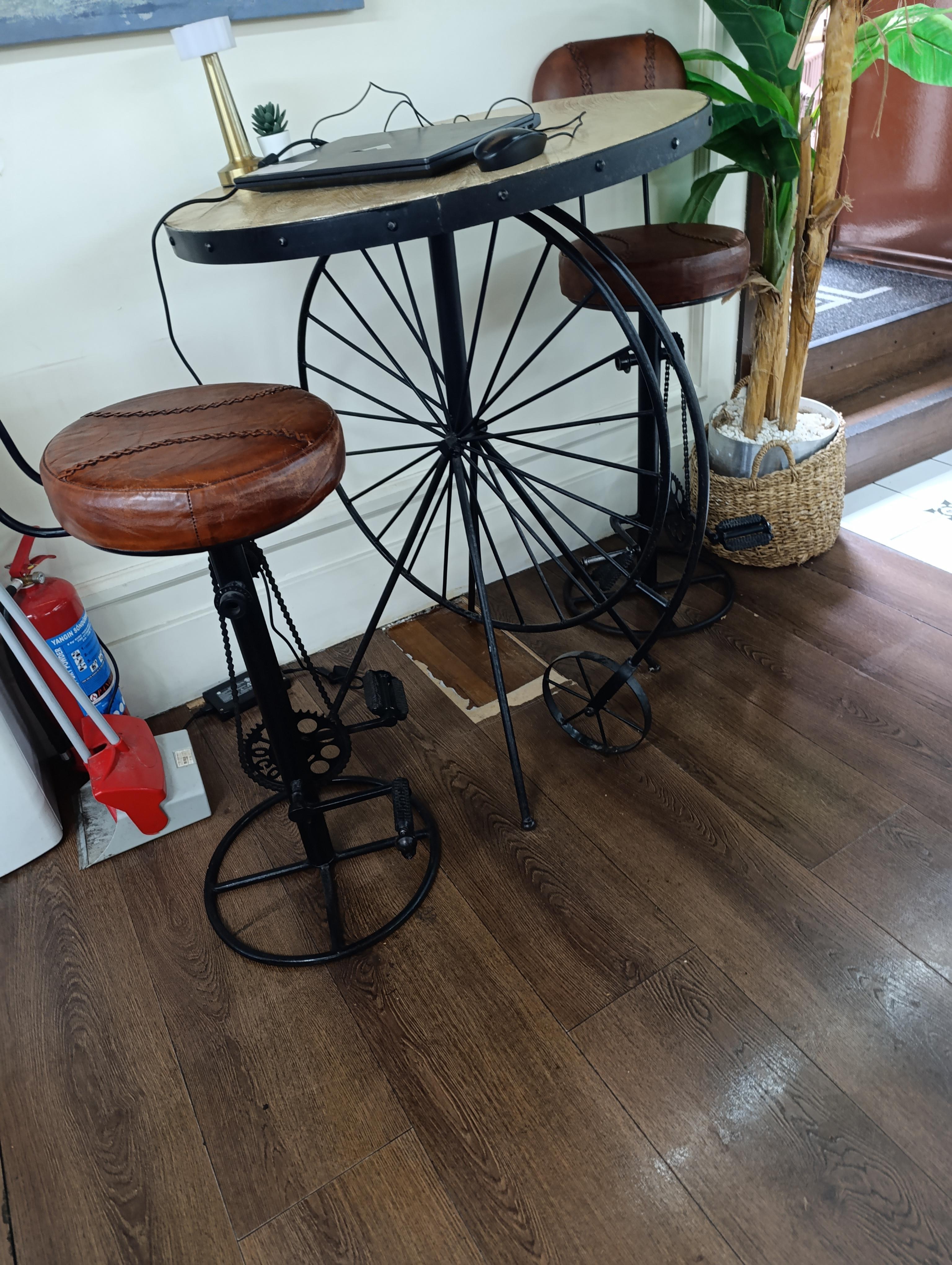 Cool unibicycle table and stools