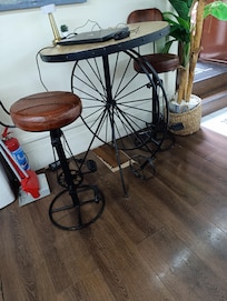 Cool unibicycle table and stools