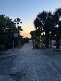 A few minutes walk to the beach with no roads to cross
