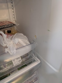 Shelf over 1st crisper had a broken support. We removed it to use second crisper.