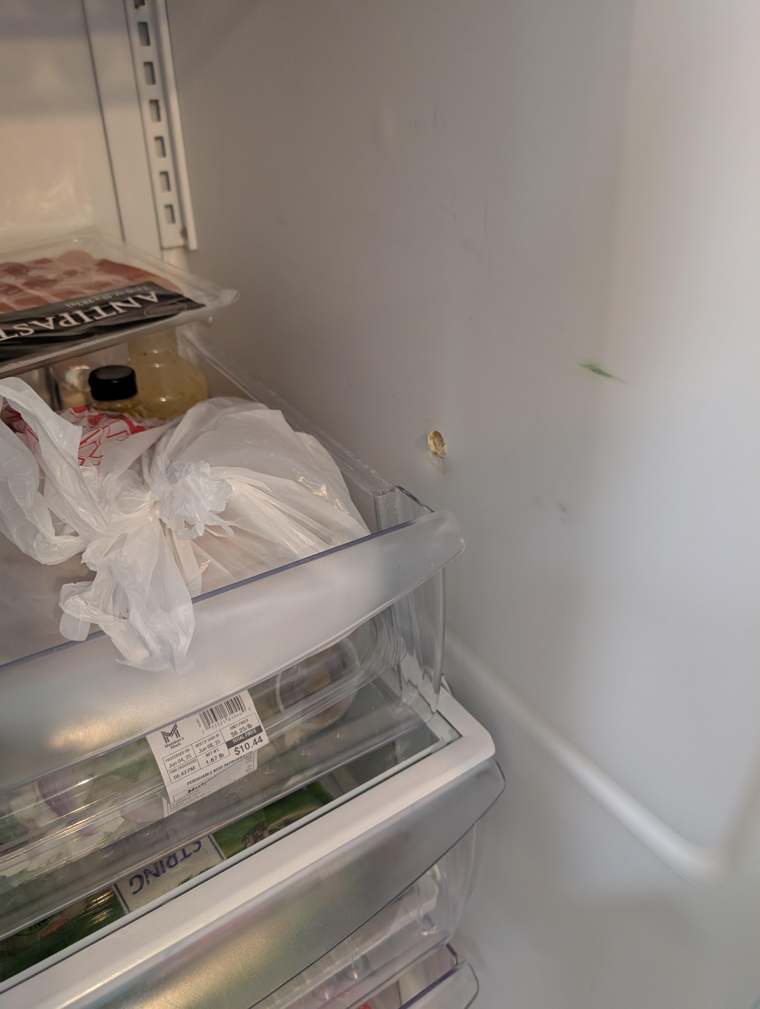Shelf over 1st crisper had a broken support. We removed it to use second crisper.