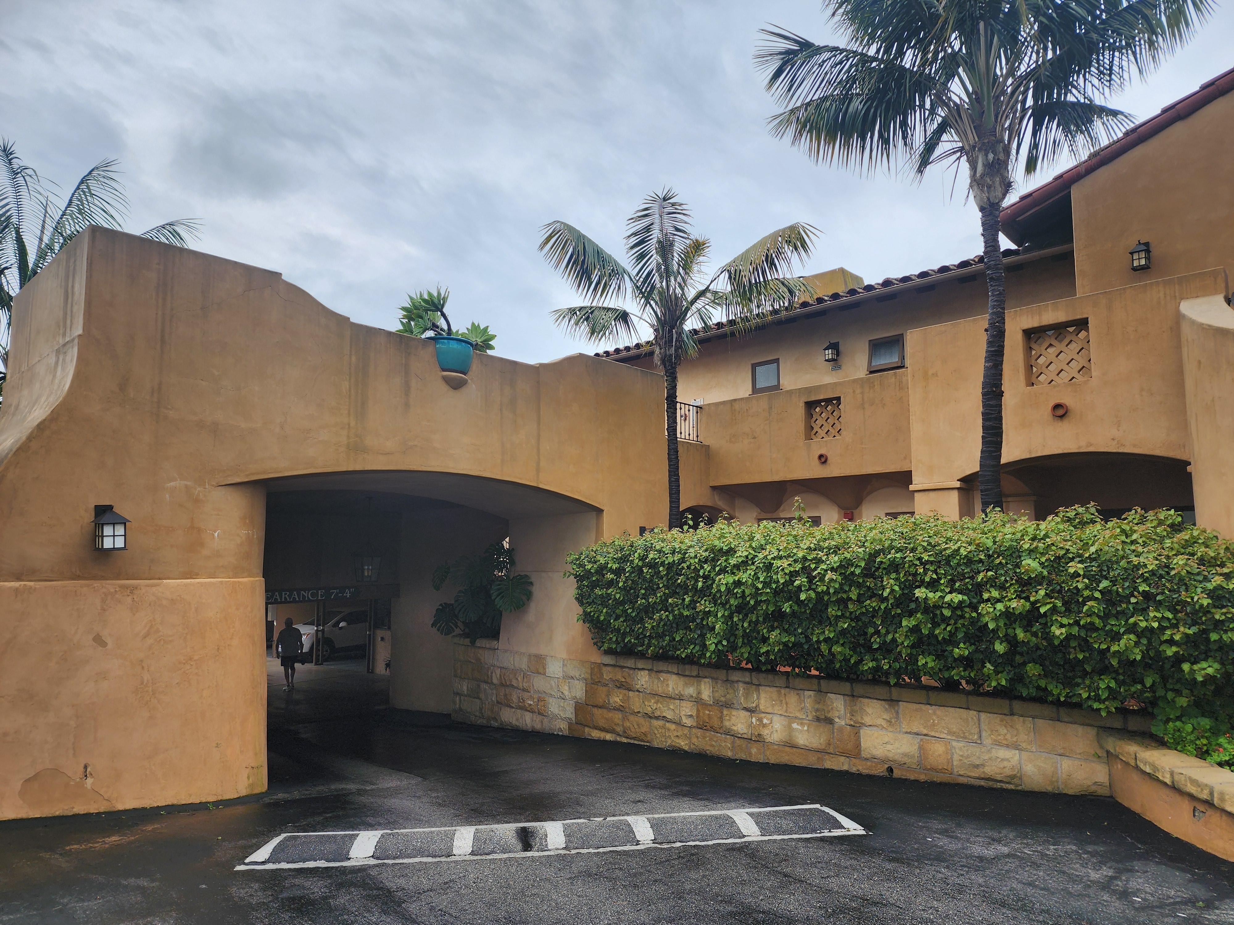 Entrance to rooms and parking