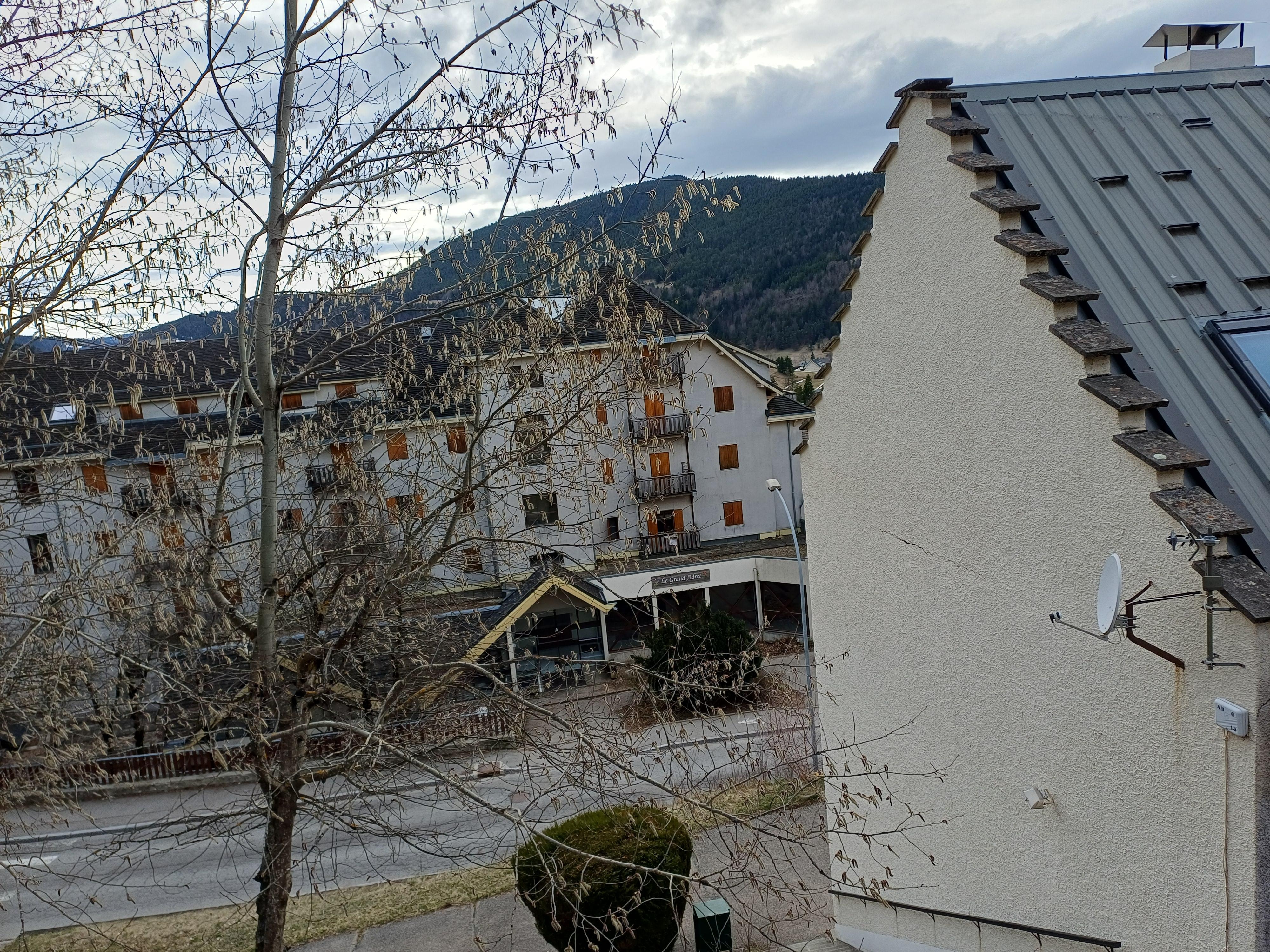 Devant façade  sans neige