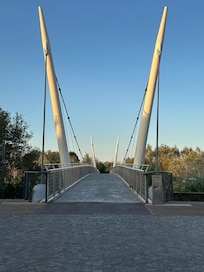 Serignan footbridge