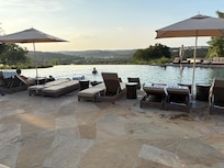 Infinity pool- Swim with views