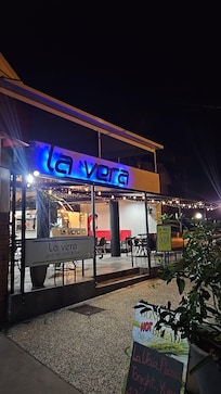 Highly recommend for dinner! Pizzas are amazing!