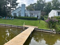 Close to the water & nice deck space