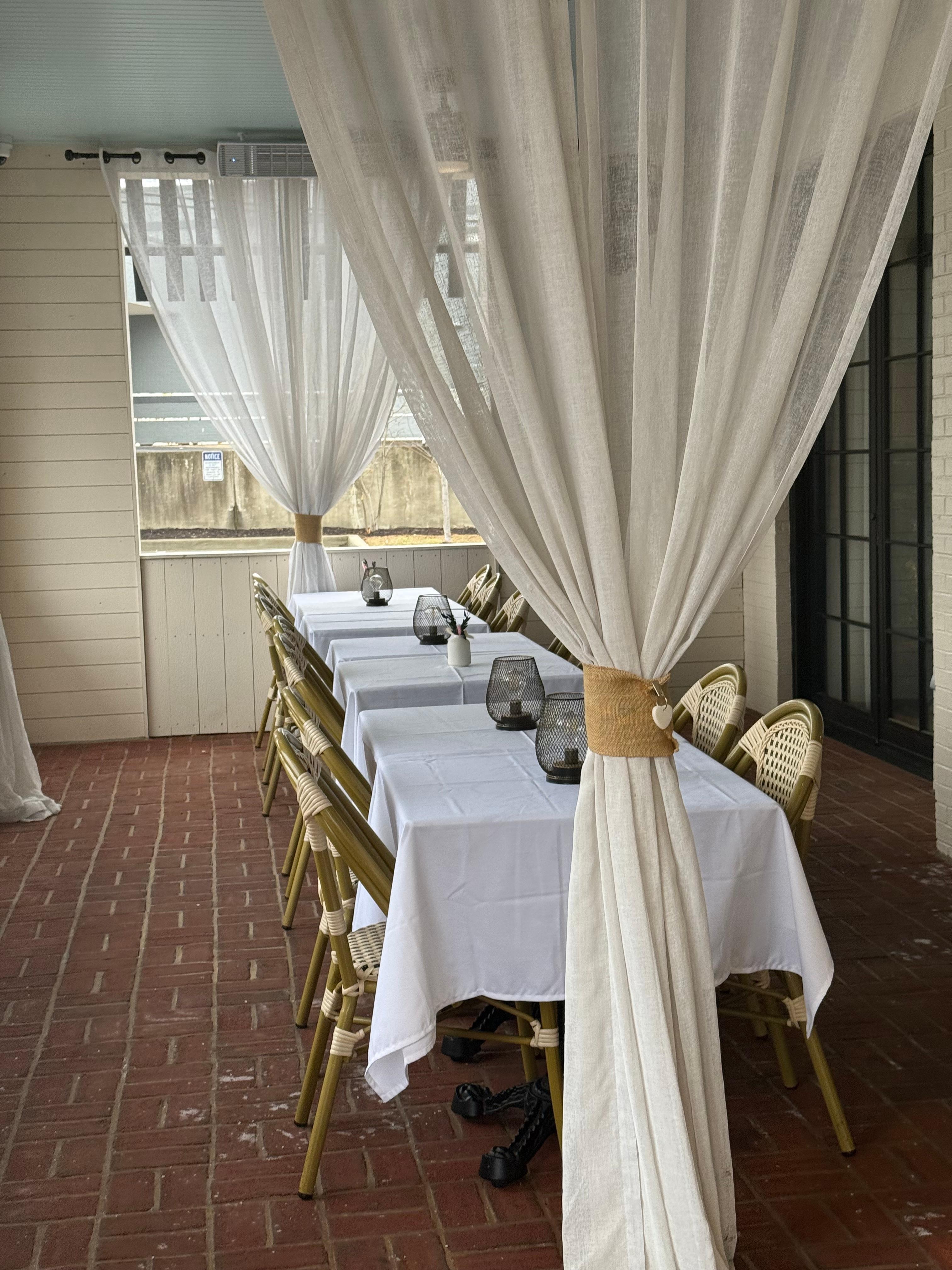 Outdoor dinning terrace