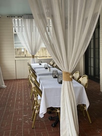 Outdoor dinning terrace