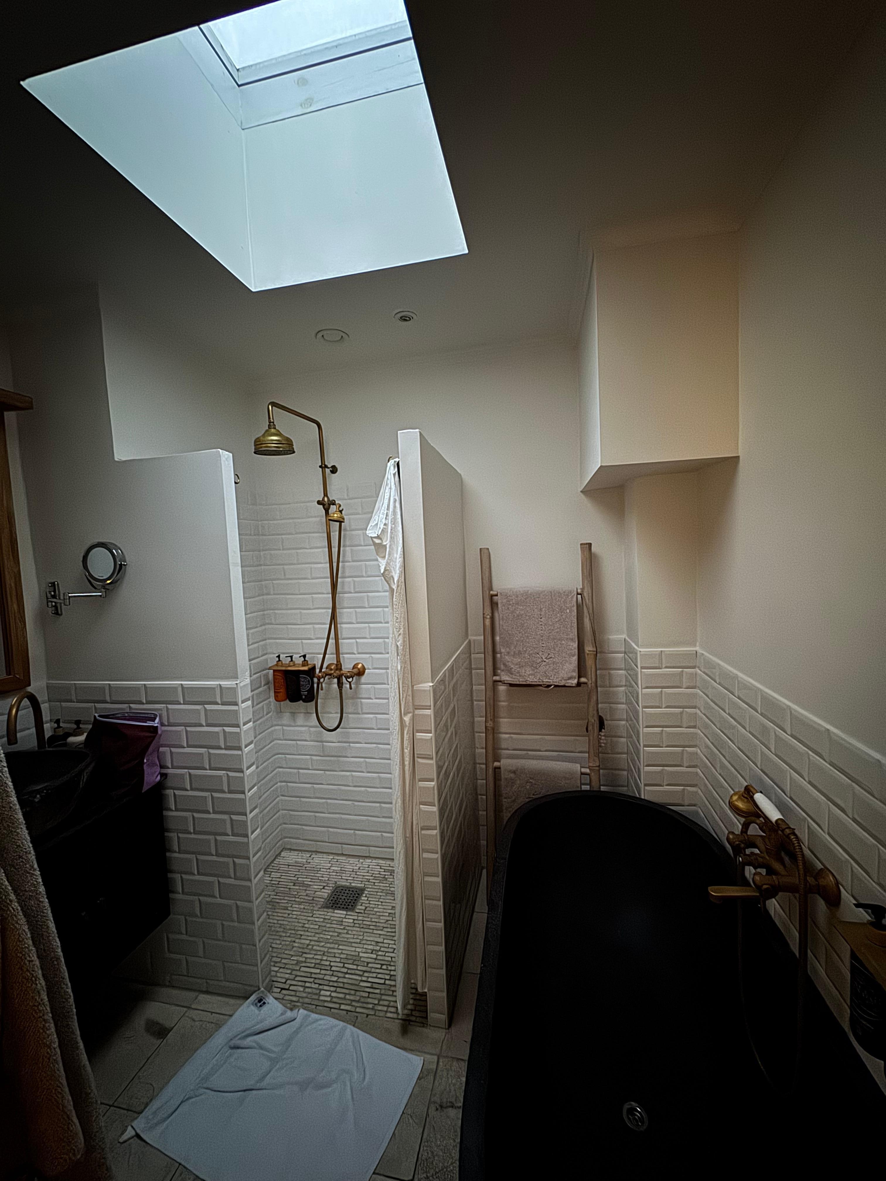 Skylight to listen to the rain while taking a bath