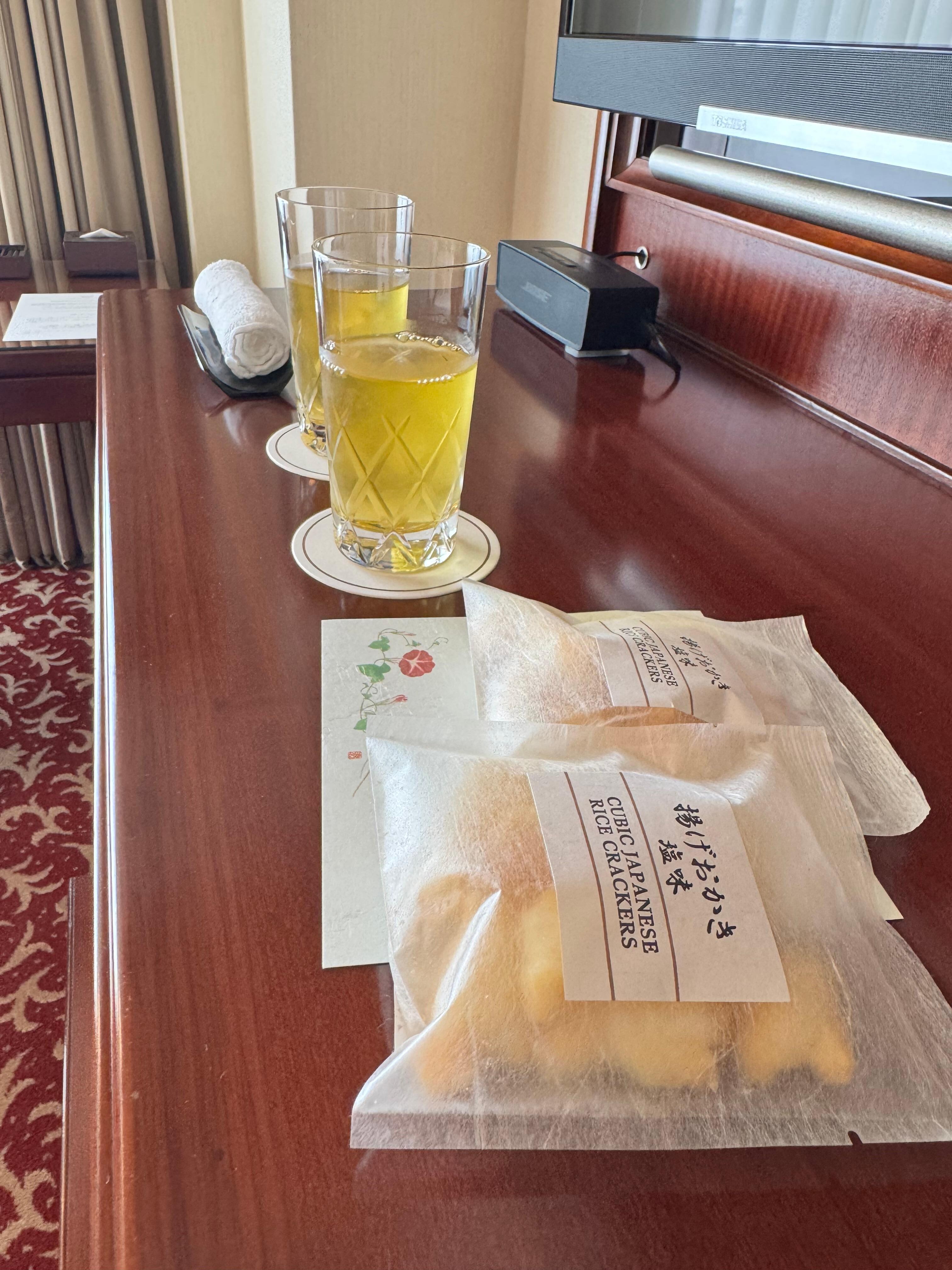 ウェルカムドリンクです。暑いので冷たいお茶が助かります。