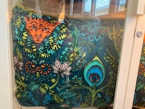 Un coussin unique. Celui-là, il est pour moi ! Il y en a plein d’autres…