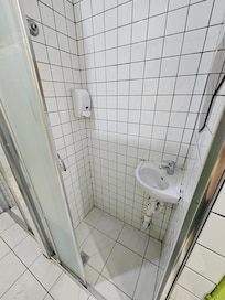 Tiny shower cubicle no shower head