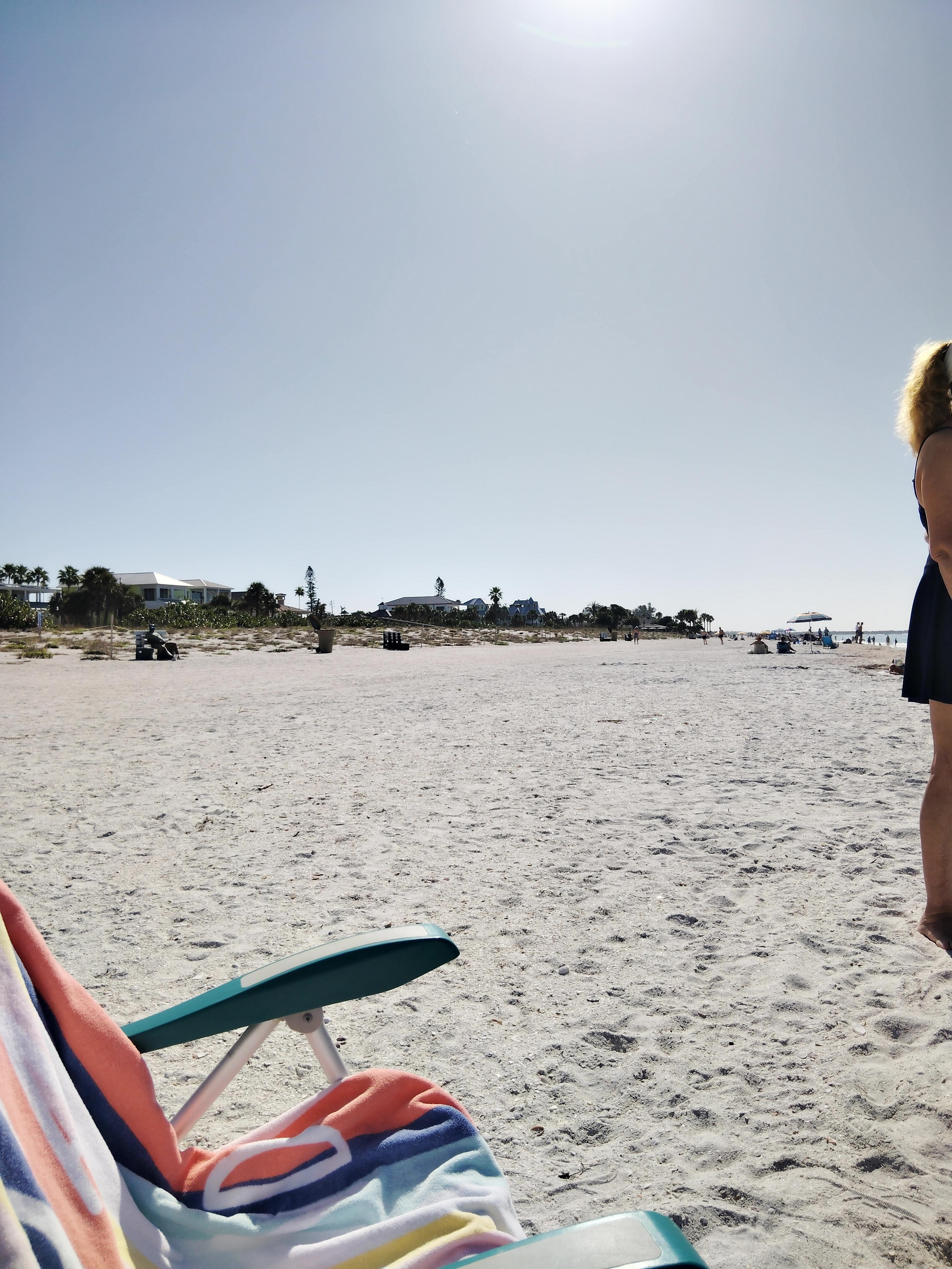 5 min walk if that to Pass-a-Grille Beach Gulf Side