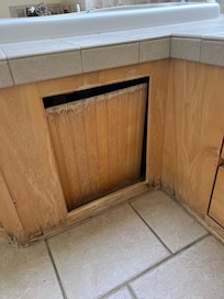 3rd floor bathroom side of nonfunctional jetted tub