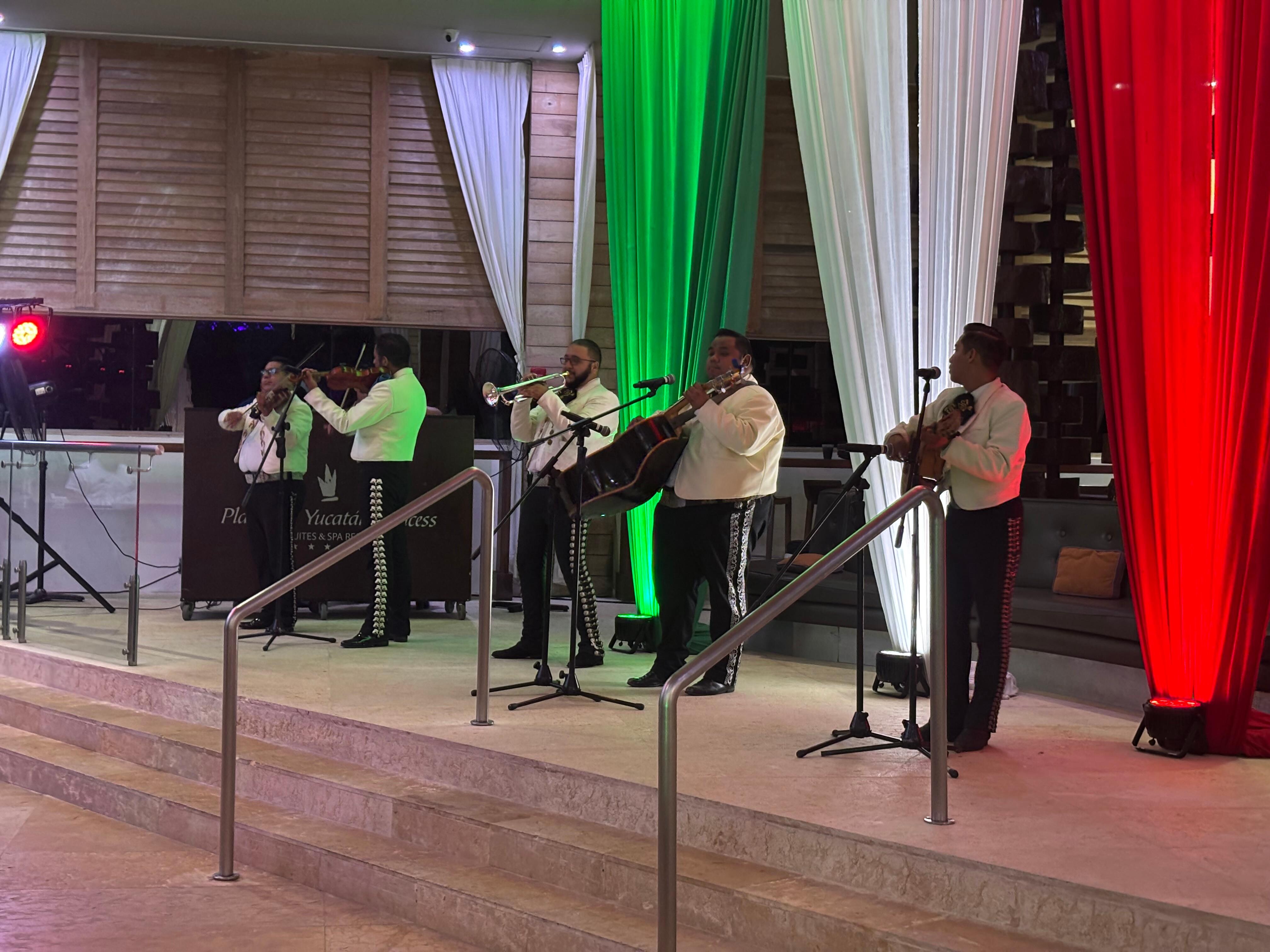 Live mariachi band in the plaza bar