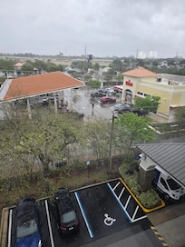 Next to a gas station for drinks and restroom if you have to wait to check in. Room keys are needed for bathroom on ground level.