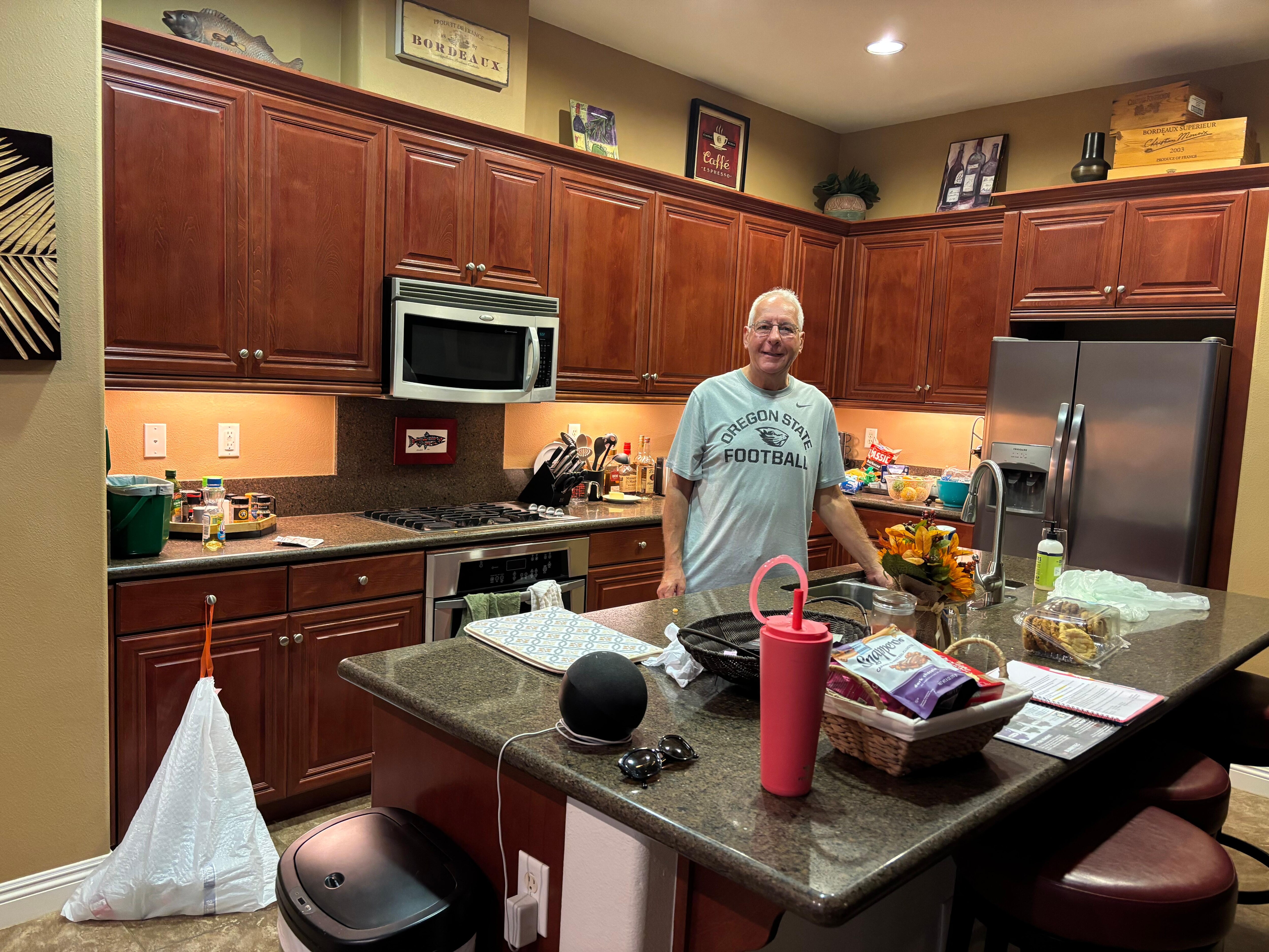Plenty of room in the kitchen, stocked for cooking and BBQing outside too! Also, it was a quick 5 min walk to the country club restaurant when we didn't feel like cooking.  Many other restaurants in the other - Tommy Bahama was excellent.
