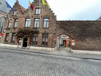 Front of the hotel.  Looked just like the pictures online