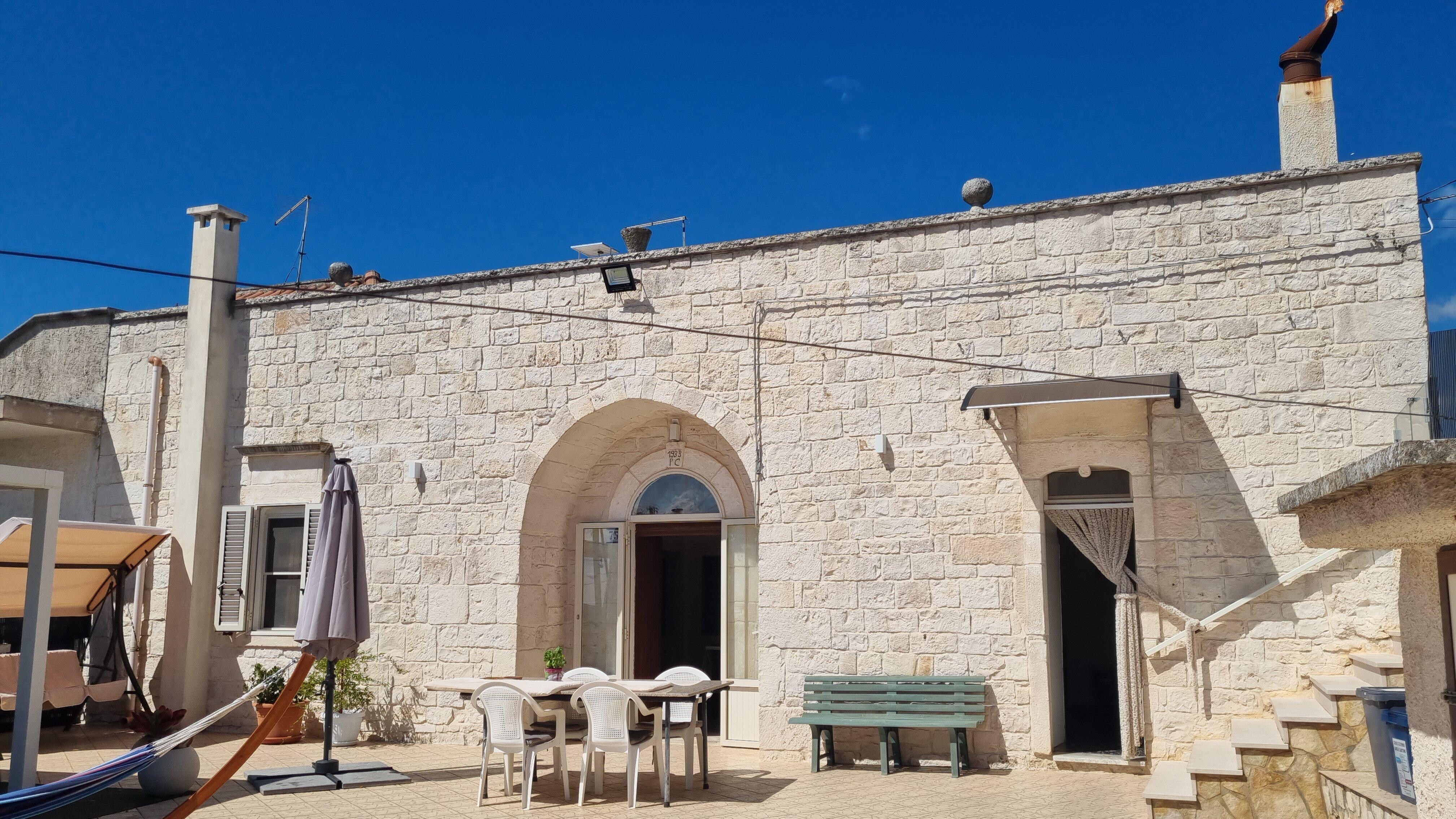 La batisse vue exterieure