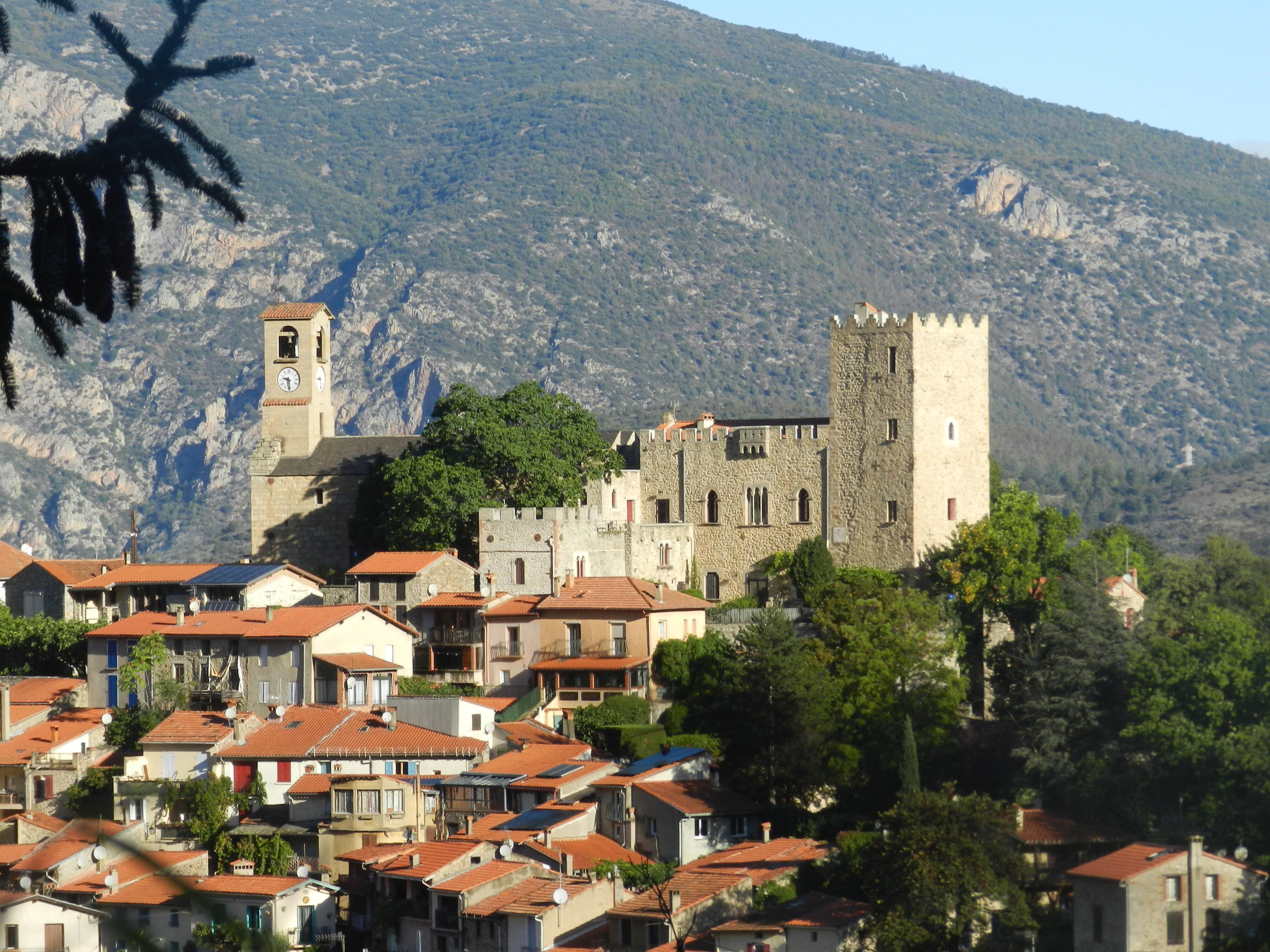 vue du village du chemin pour se rendre au village à pied