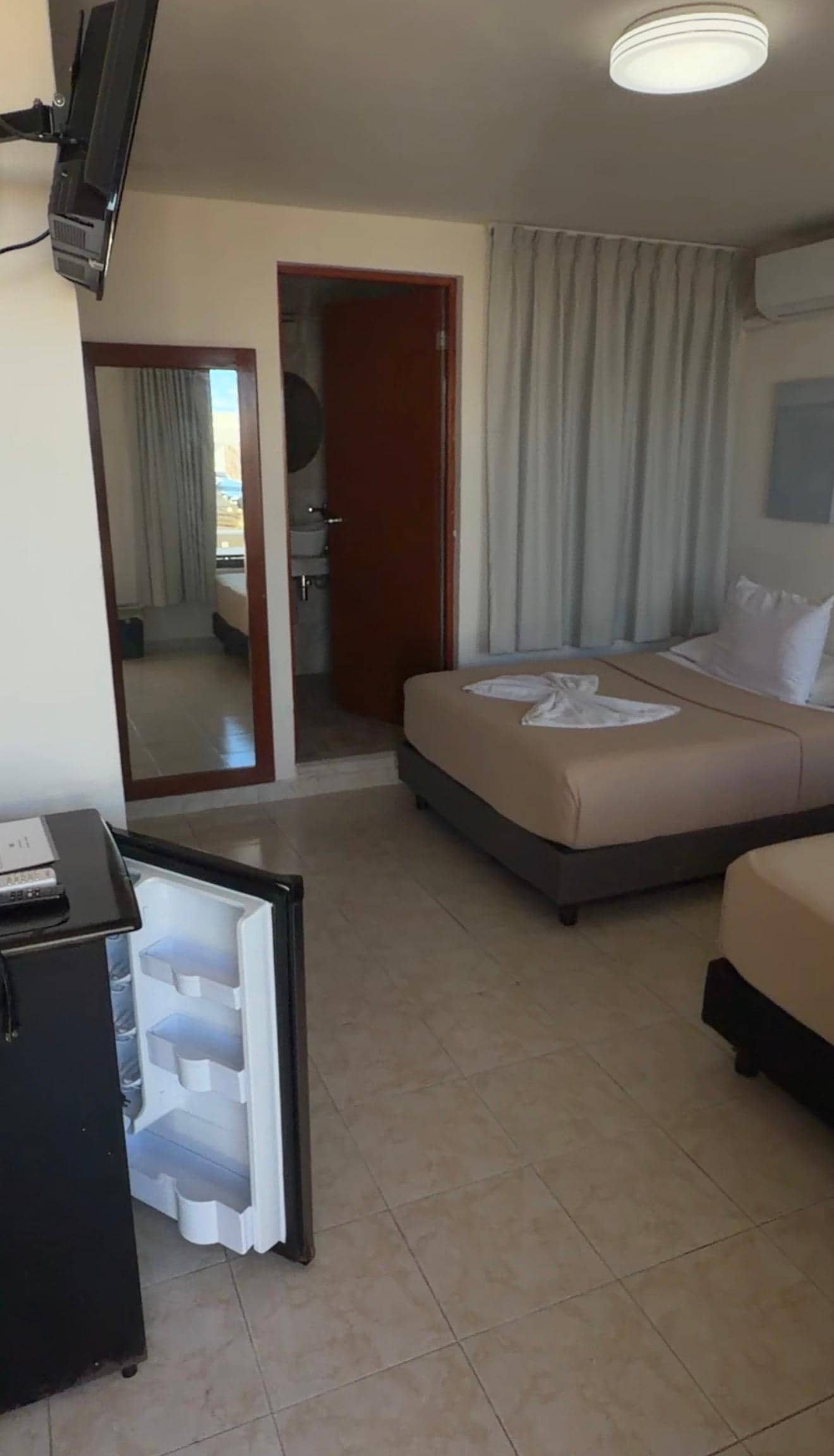 A/C & mini fridge worked well 