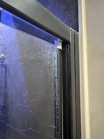 Clean shower ? Don’t think do 🥴