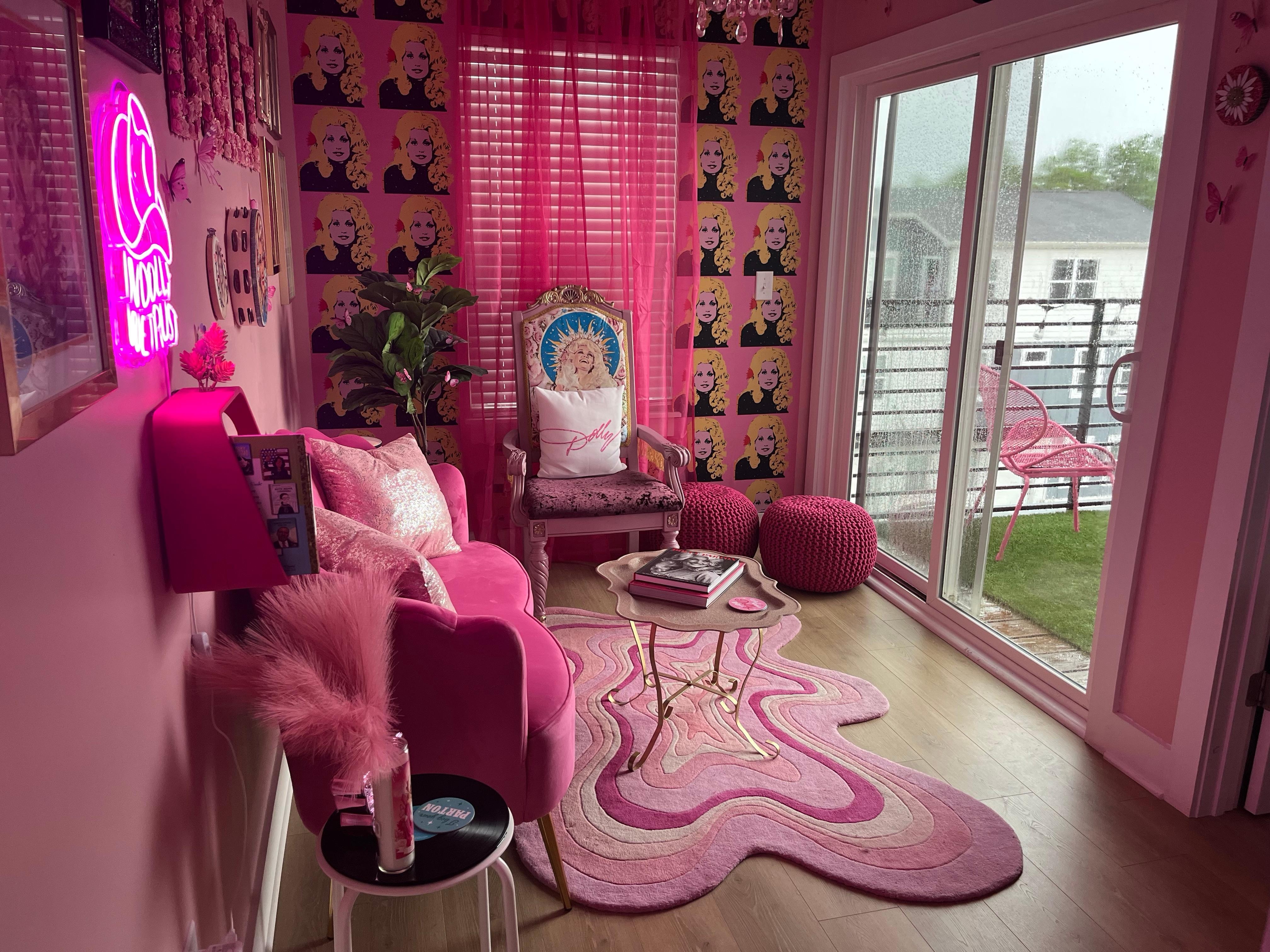 The Dolly Parton lounge