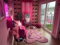 The Dolly Parton lounge