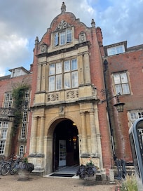 Entrance tower (avoid 2nd floor if hot)