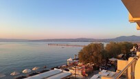 Blick vom Hotelzimmer mit Meerblick.
