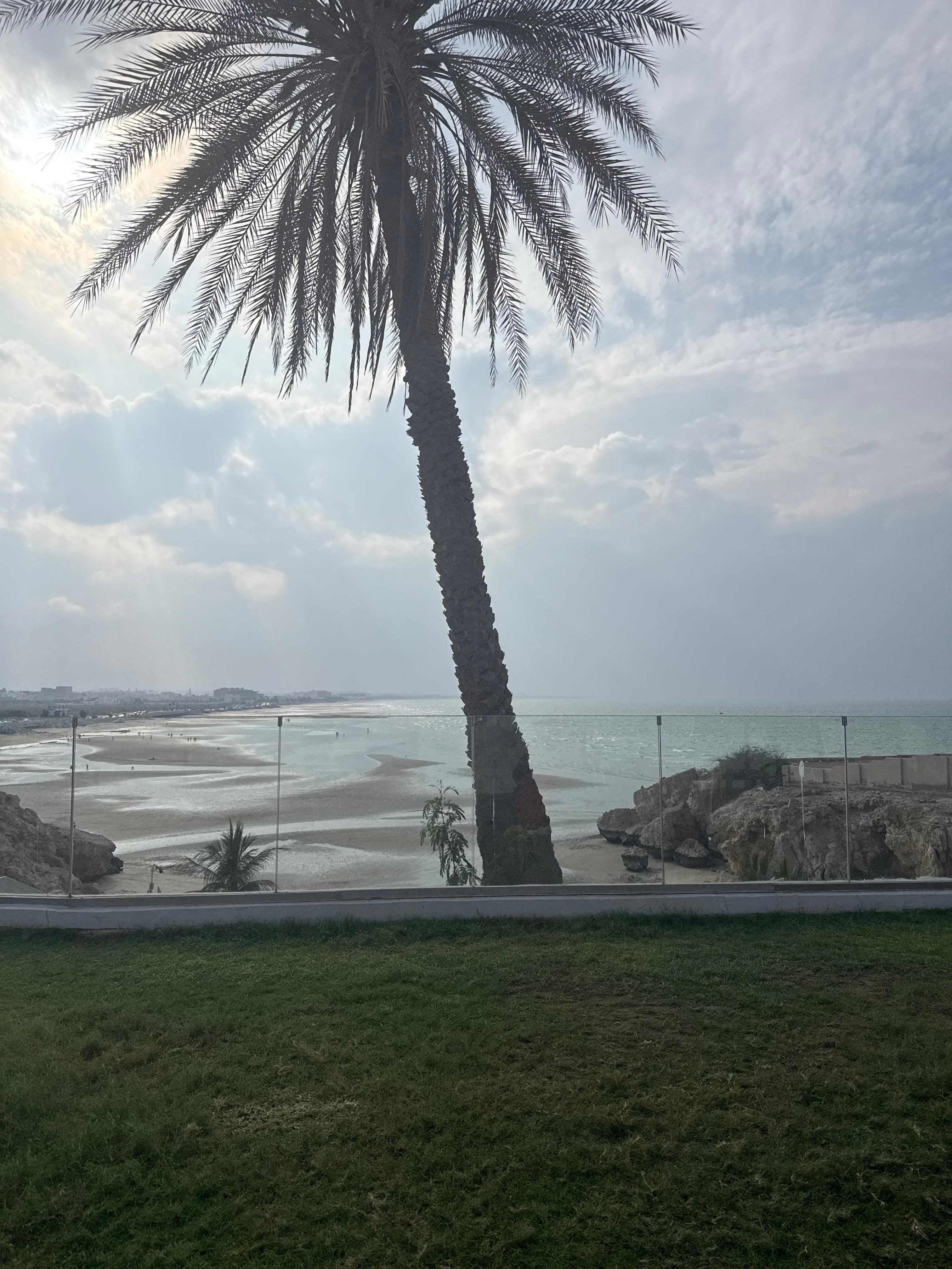 Aussicht vom Pool zum Strand.