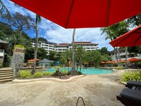 Swim up bar pool