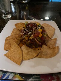 Excellent fresh tuna tartar (appetizer!)