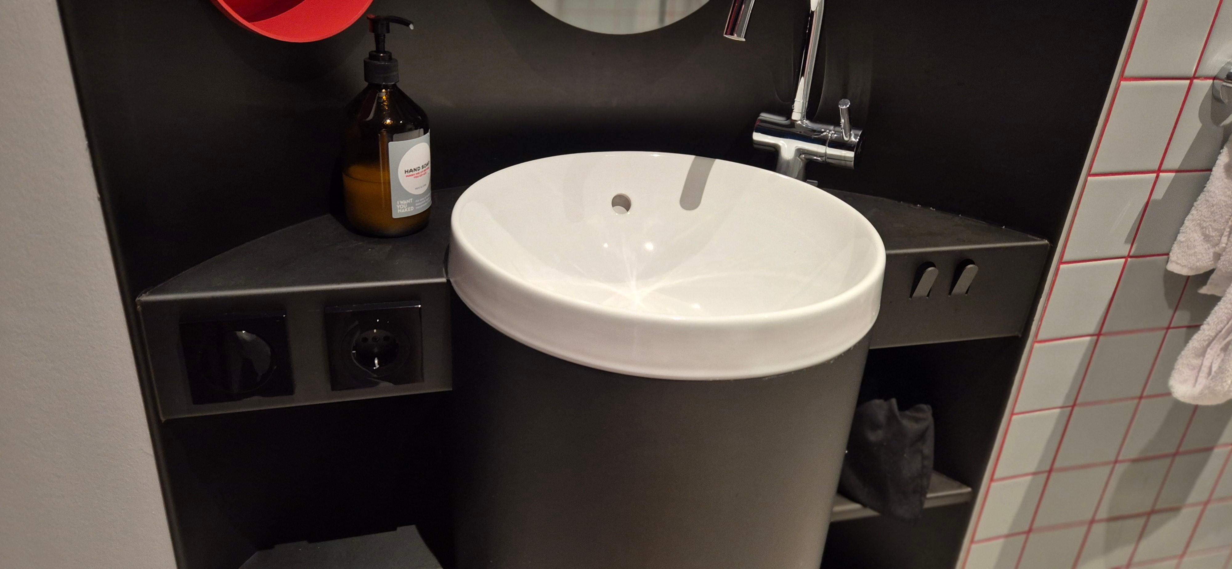 Design Waschbecken im Zimmer 