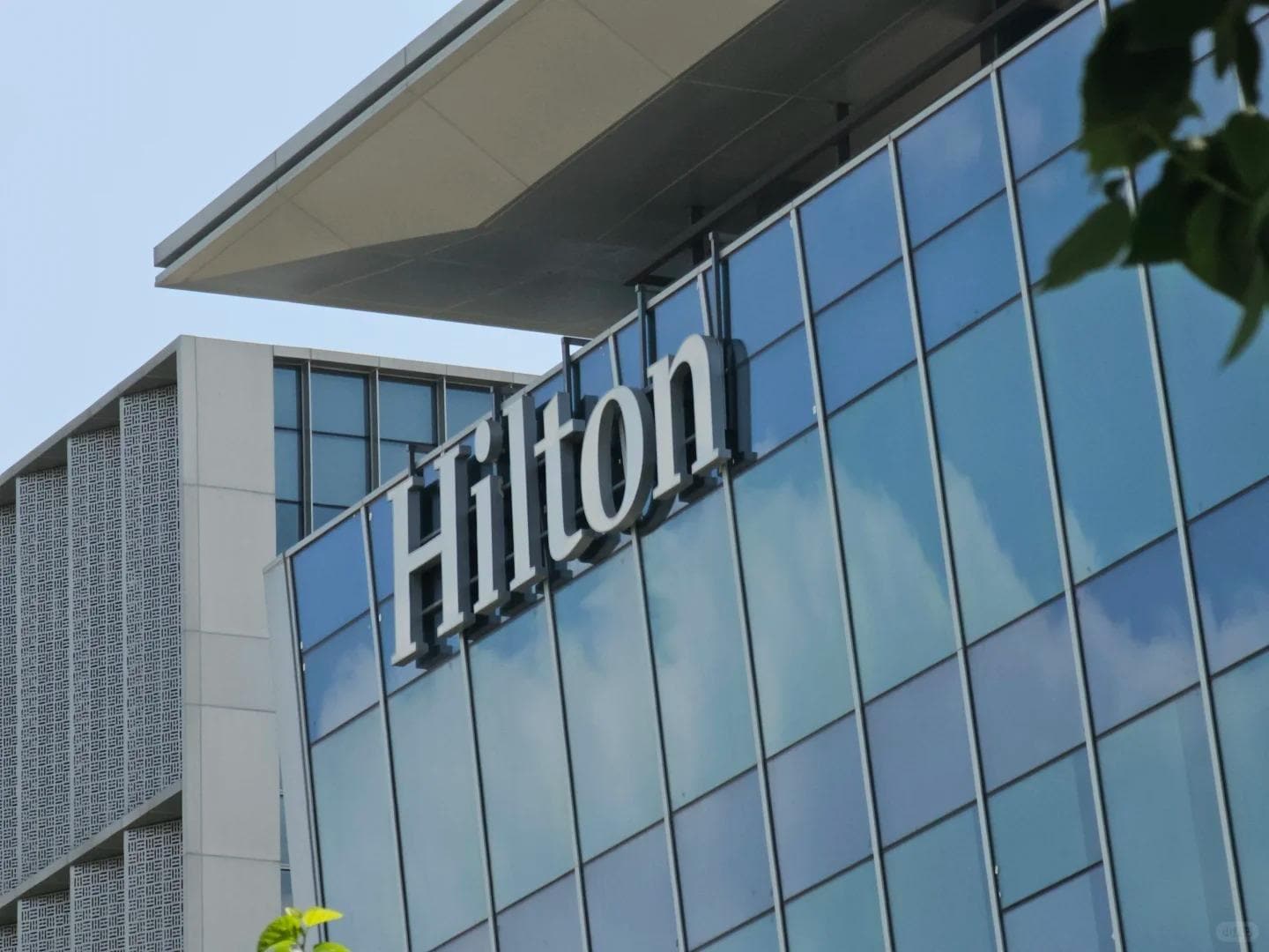 🛎️ Modern and eye-catching Hilton facade — looks brand new and stands out as you arrive.