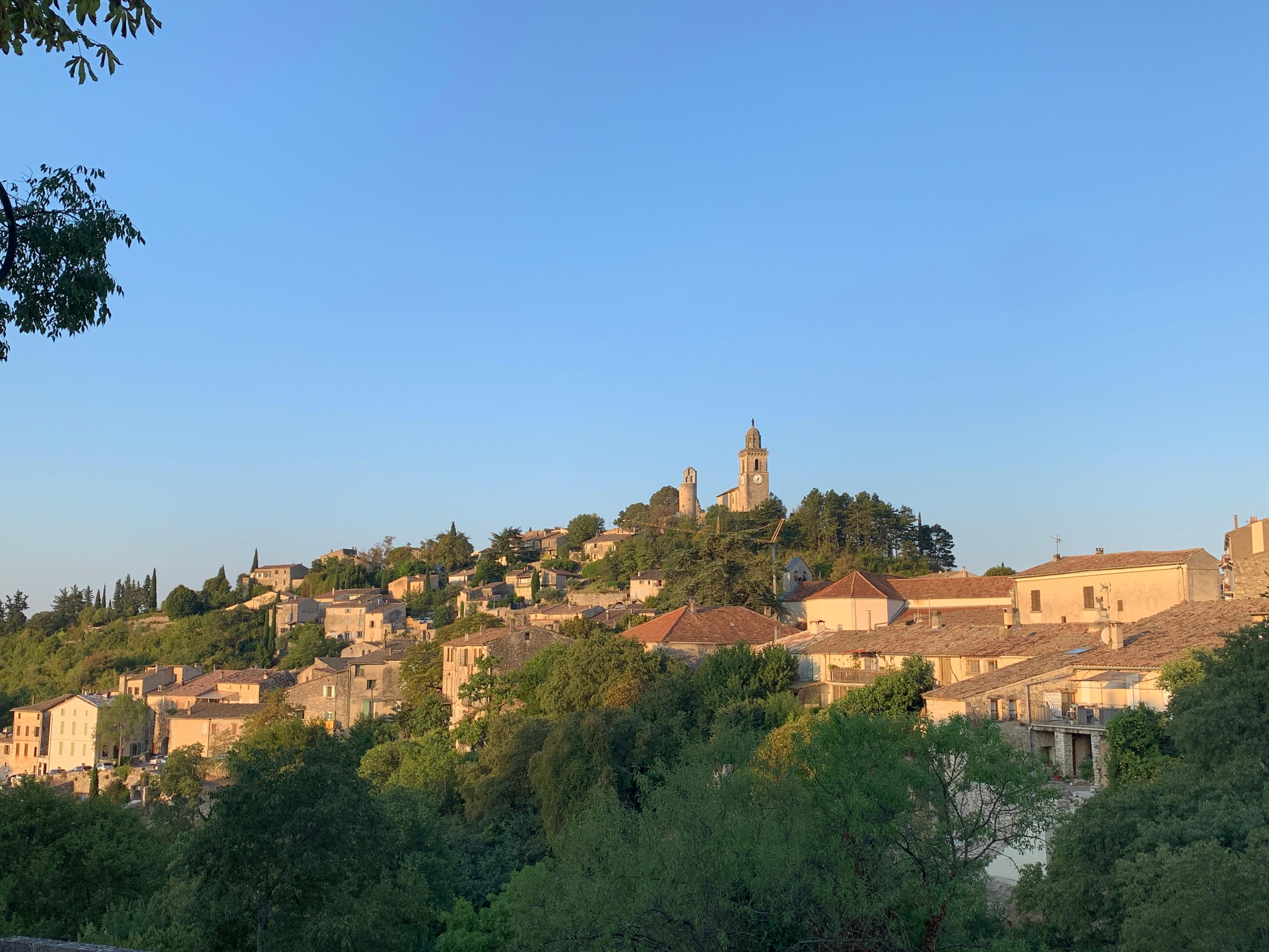 Reillanne tôt le matin 😍