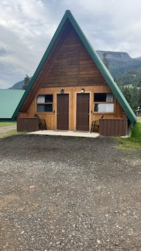 My room was the door on the right.
I am the back of the tin tepee & the front also has 2 rooms to rent, so 4 little rooms to rent in that whole tepee cabin.