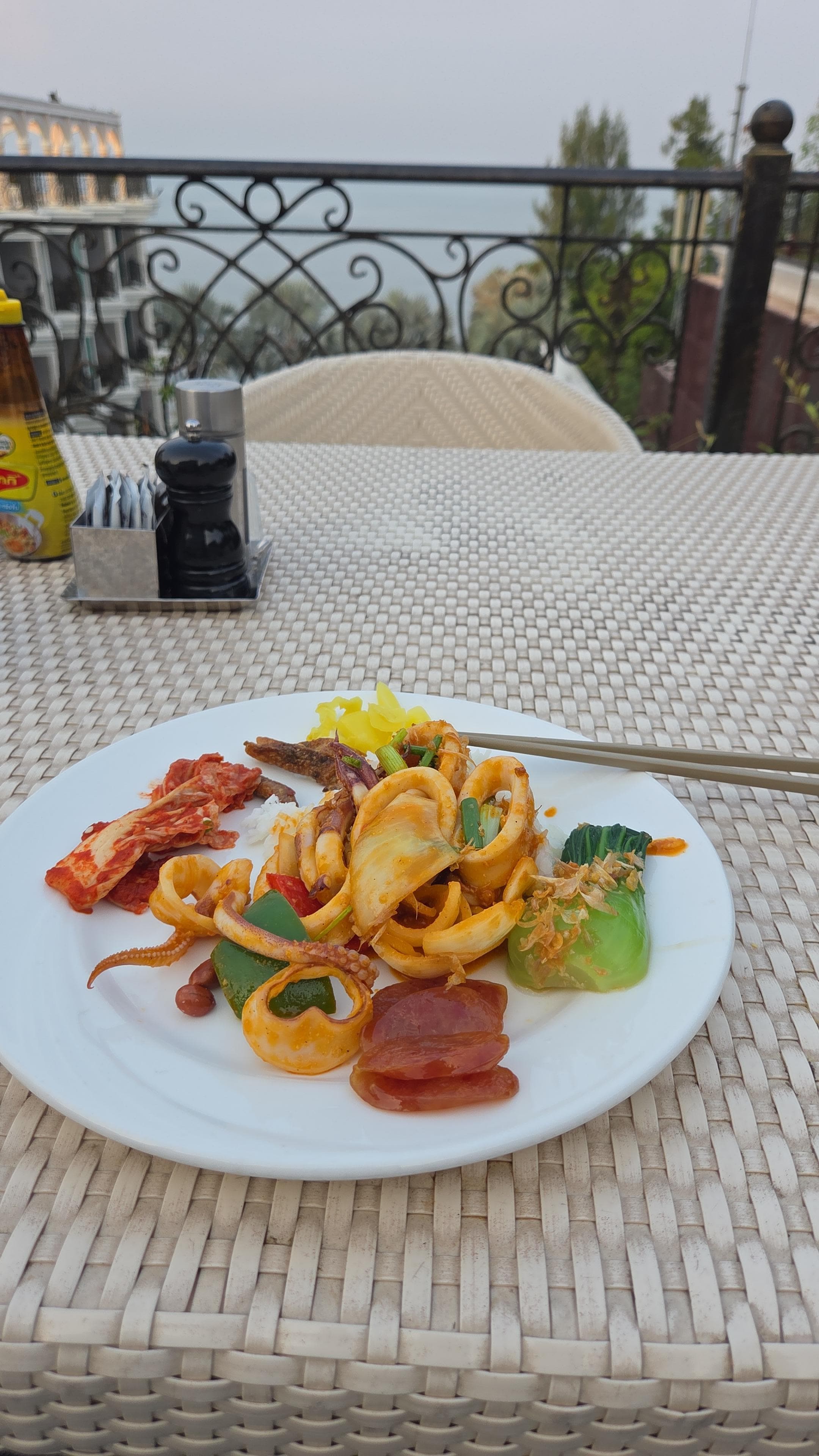 Al-fresco breakfast. From the Korean section of the expansive breakfast buffet 