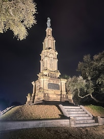 Forsyth Park at night