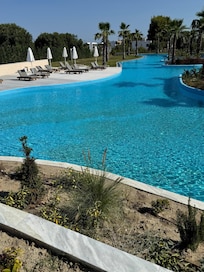Swim-up room poolen